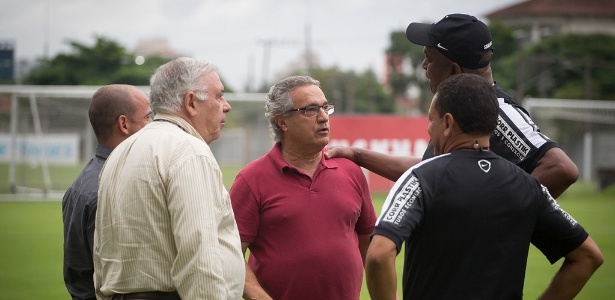 Dirigentes e comissão técnica do Santos discutem a contratação de reforços  - Divulgação/Santos FC