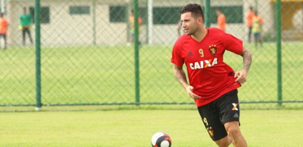 Lateral Mena já treinou com os novos companheiros nesta quinta-feira (2) - Sport/Divulgação