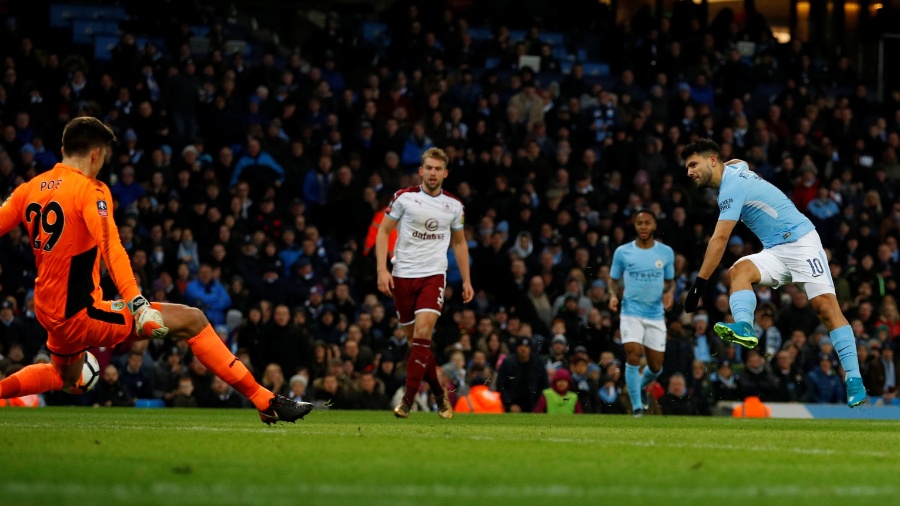 Gol de Aguero pelo Manchester City - Phil Noble/Reuters