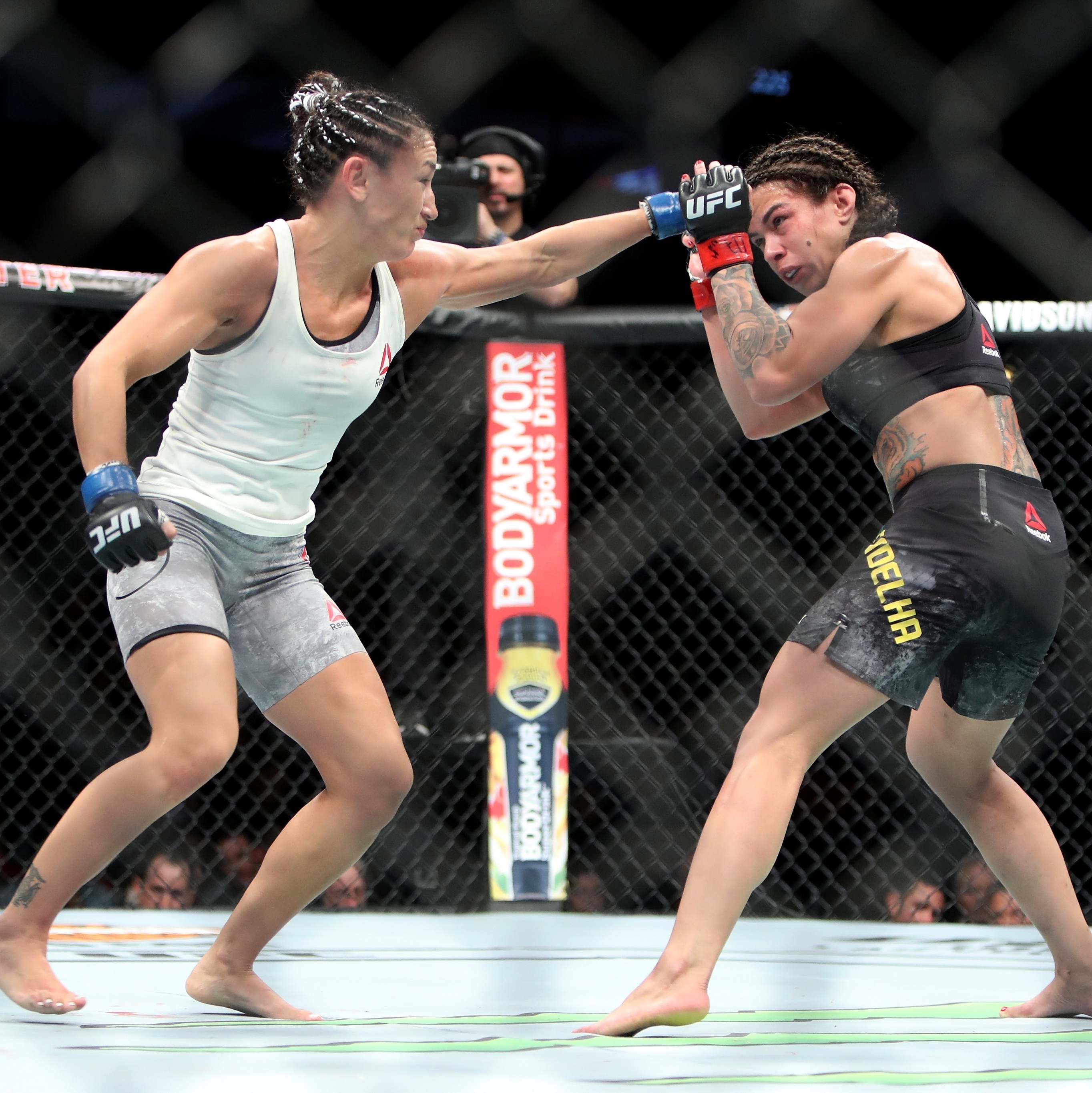 Claudia Gadelha e o Jiu-Jitsu para o UFC de sábado: No chão, não tem jeito  pra ela