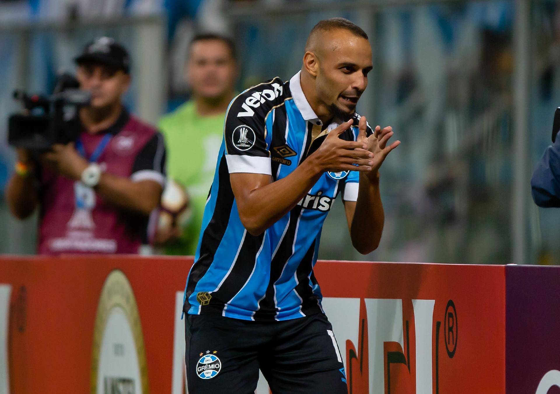GOOOOOOOOOOLL!! Thaciano amplia para o Grêmio!