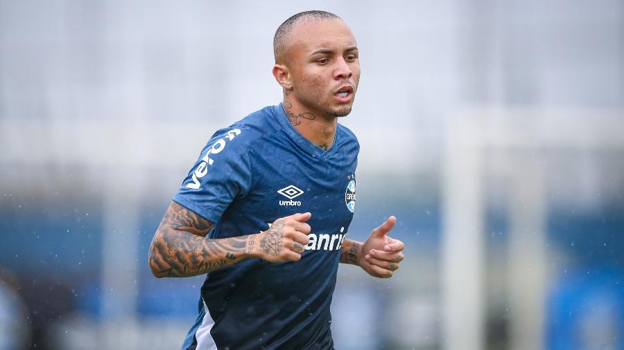 Everton Cebolinha deixou o treino do Grêmio mais cedo na tarde de hoje - Lucas Uebel/Grêmio FBPA