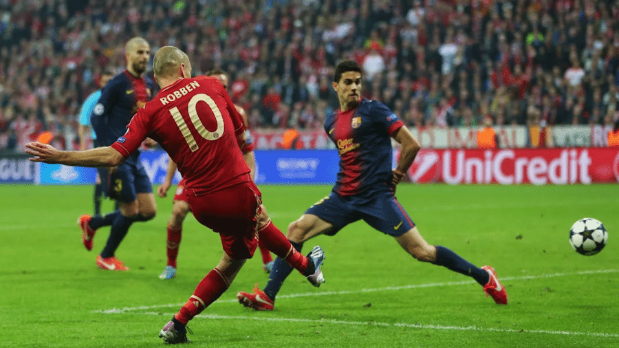 Robben enganou a marcação e fez golaço em Bayern x Barcelona da Liga dos Campeões 2012-13 - Divulgação