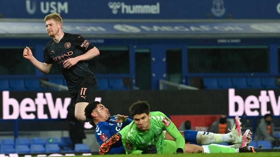 De Bruyne marcou o segundo gol do City contra o Everton - PAUL ELLIS/AFP