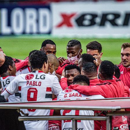 Jogadores do São Paulo celebram 1º gol - Van Campos/Estadão Conteúdo