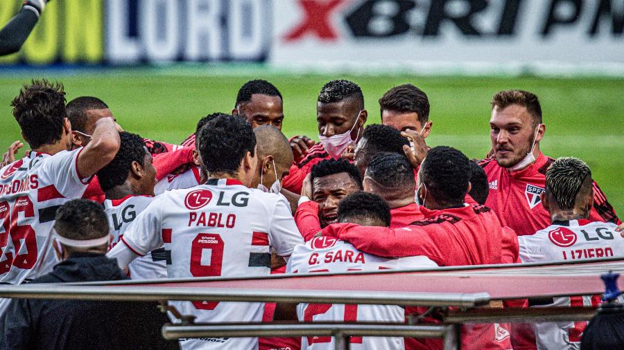 Jogadores do São Paulo celebram gol contra o Palmeiras - Van Campos/Estadão Conteúdo