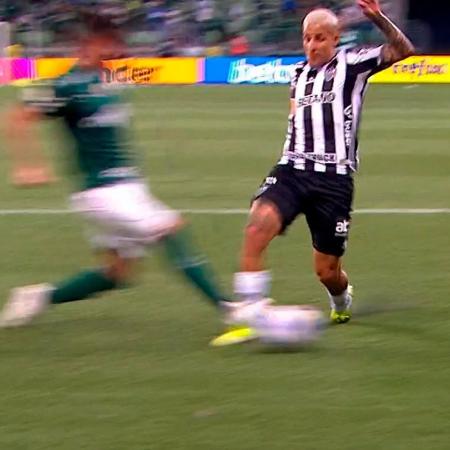 Lateral recebeu pisão de Kuscevic no duelo entre Atlético-MG e Palmeiras - Reprodução/Twitter