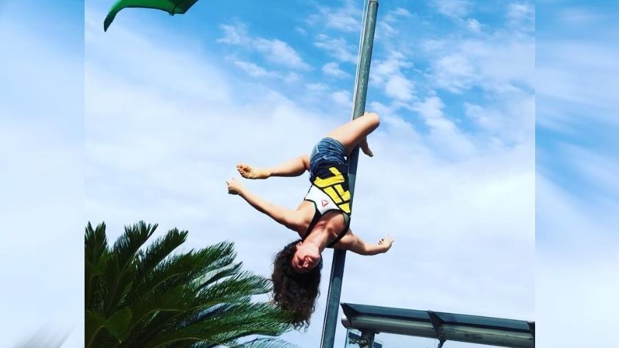 Vanessa Demopoulos mostra habilidade no pole dance - Reprodução/Instagram
