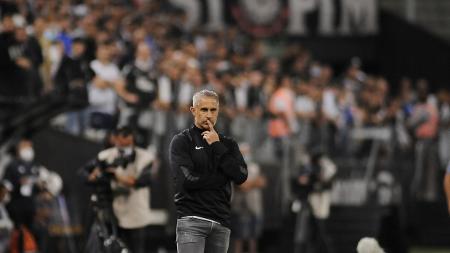 Sylvinho é o terceiro treinador seguido do Corinthians a cair após clássico 