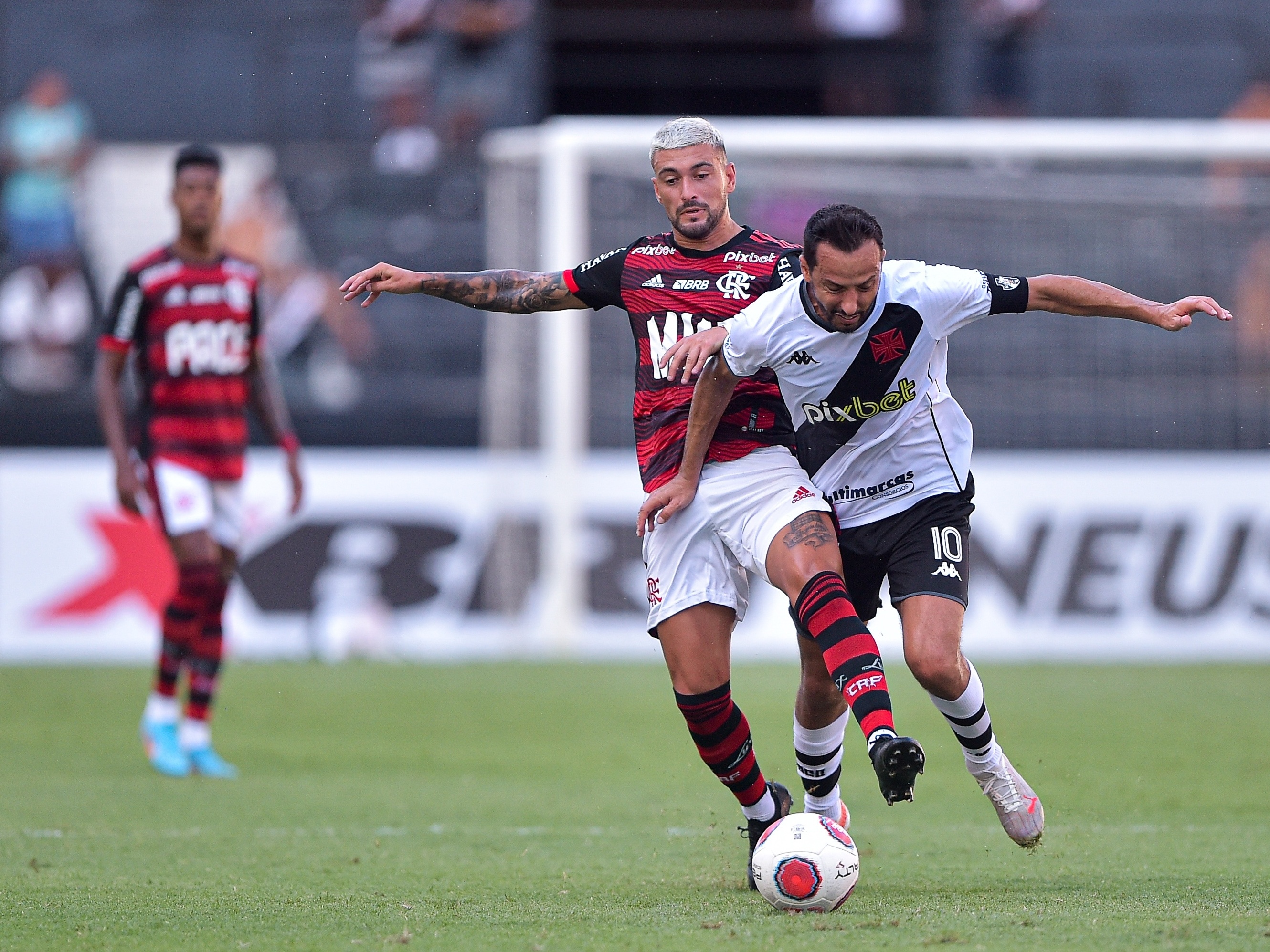 Isla se reapresenta ao Flamengo, mas não deve enfrentar o Vasco - Futebol -  R7 Campeonato Carioca