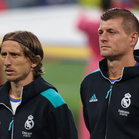 Luka Modric e Toni Kroos lado a lado antes de jogo do Real Madrid