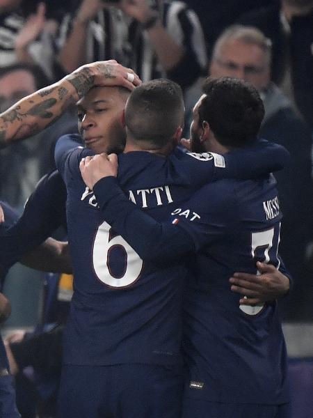 Jogadores do PSG comemoram gol de Mbappé contra a Juventus, pela Champions - Filippo MONTEFORTE / AFP