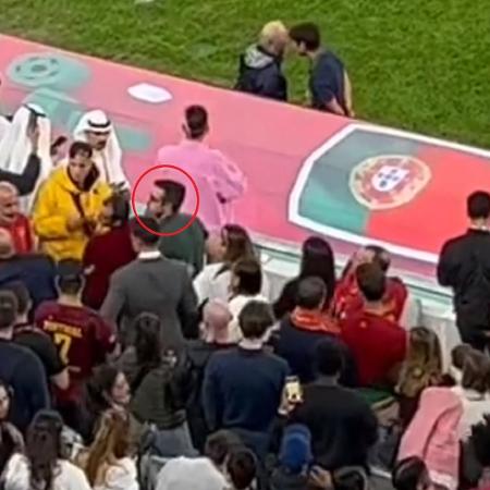 Torcedor arremessa água em Cristiano Ronaldo em Portugal x Marrocos - Reprodução