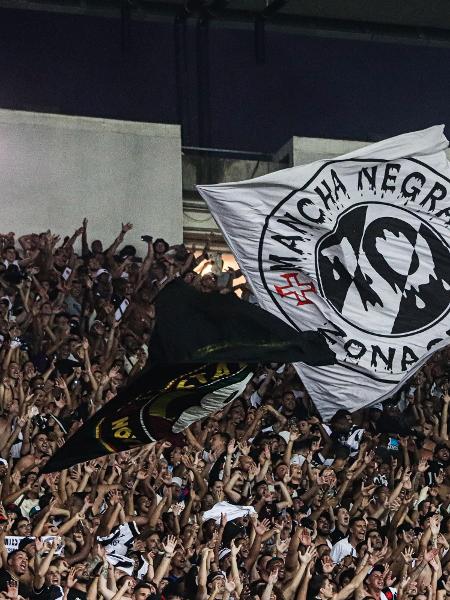 Torcida do Vasco no Maracanã em partida do Campeonato Carioca. - DANIEL BRASIL/PHOTOPRESS