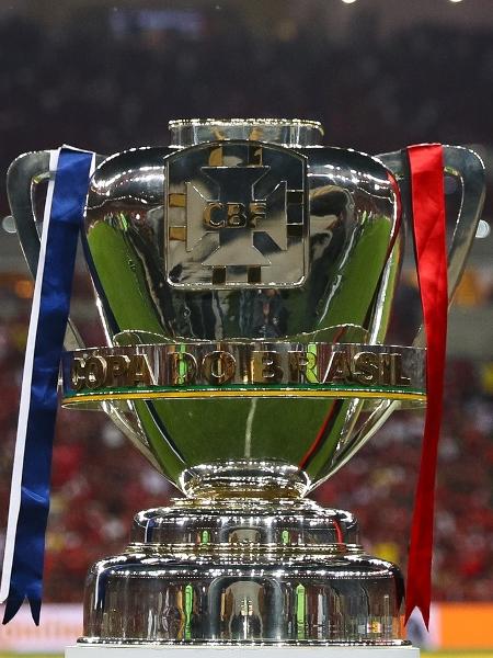 Taça da Copa do Brasil; troféu é dado pela CBF ao melhor time do torneio mata-mata - Buda Mendes/Getty Images