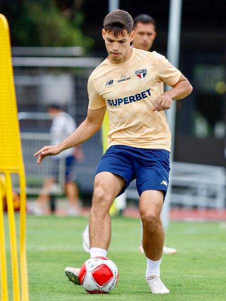 Damián Bobadilla durante treino no São Paulo