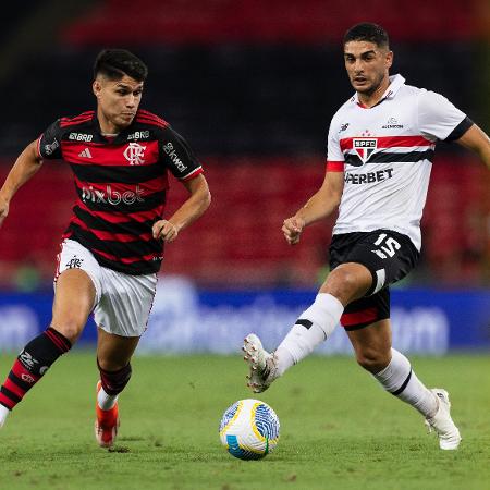 Luiz Araújo em ação durante Flamengo x São Paulo, confronto do Campeonato Brasileiro