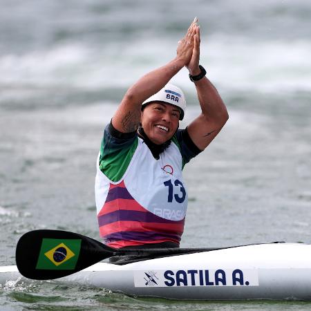 Ana Sátila em ação na final da canoagem slalom nos Jogos Olímpicos de Paris