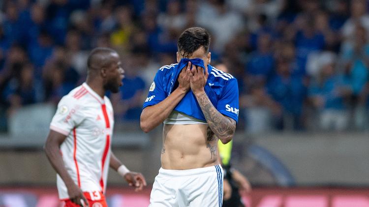 Kaio Jorge se lamenta durante Cruzeiro x Inter, duelo do Campeonato Brasileiro