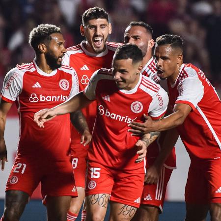 Bruno Gomes celebra gol do Inter sobre o São Paulo em jogo do Campeonato Brasileiro