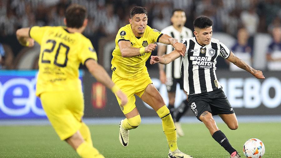 Botafogo e Peñarol em confronto válido pela semifinal da Libertadores 2024 Botafogo e Peñarol em confronto válido pela semifinal da Libertadores 2024