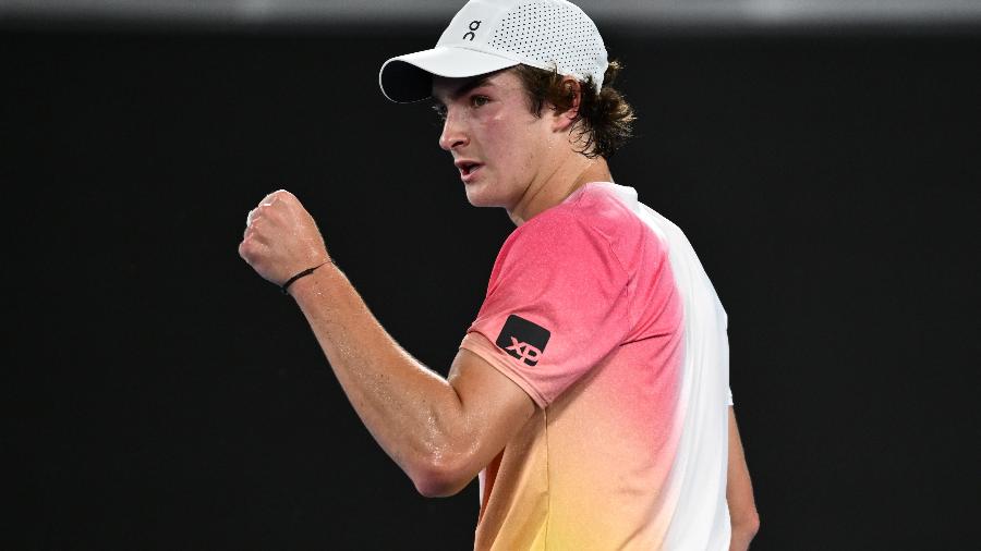 João Fonseca na partida contra Andrey Rublev pela primeira rodada do Australian Open de 2025