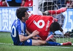 Atacante do Nottingham Forest deixa coma induzido após choque com a trave