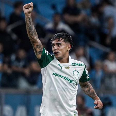 Facundo Torres comemora gol em Grêmio x Palmeiras, jogo do Brasileirão