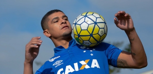 Denilson, que defendeu o Cruzeiro em 2016, pode acertar com o Atlético-MG - Washington Alves/Light Press/Cruzeiro