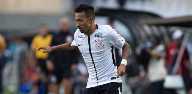 Clayson não participou do treino desta terça-feira e virou dúvida para o amistoso corintiano - Daniel Vorley/AGIF
