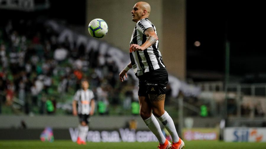 Fábio Santos, lateral esquerdo do Atlético-MG, está fora do jogo contra o Botafogo - Bruno Cantini/Divulgação/Atlético-MG
