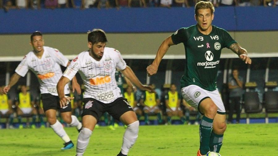 Rafael Moura em ação pelo Goiás durante jogo contra o Corinthians - Rorison Rodrigues/Divulgação/Goiás