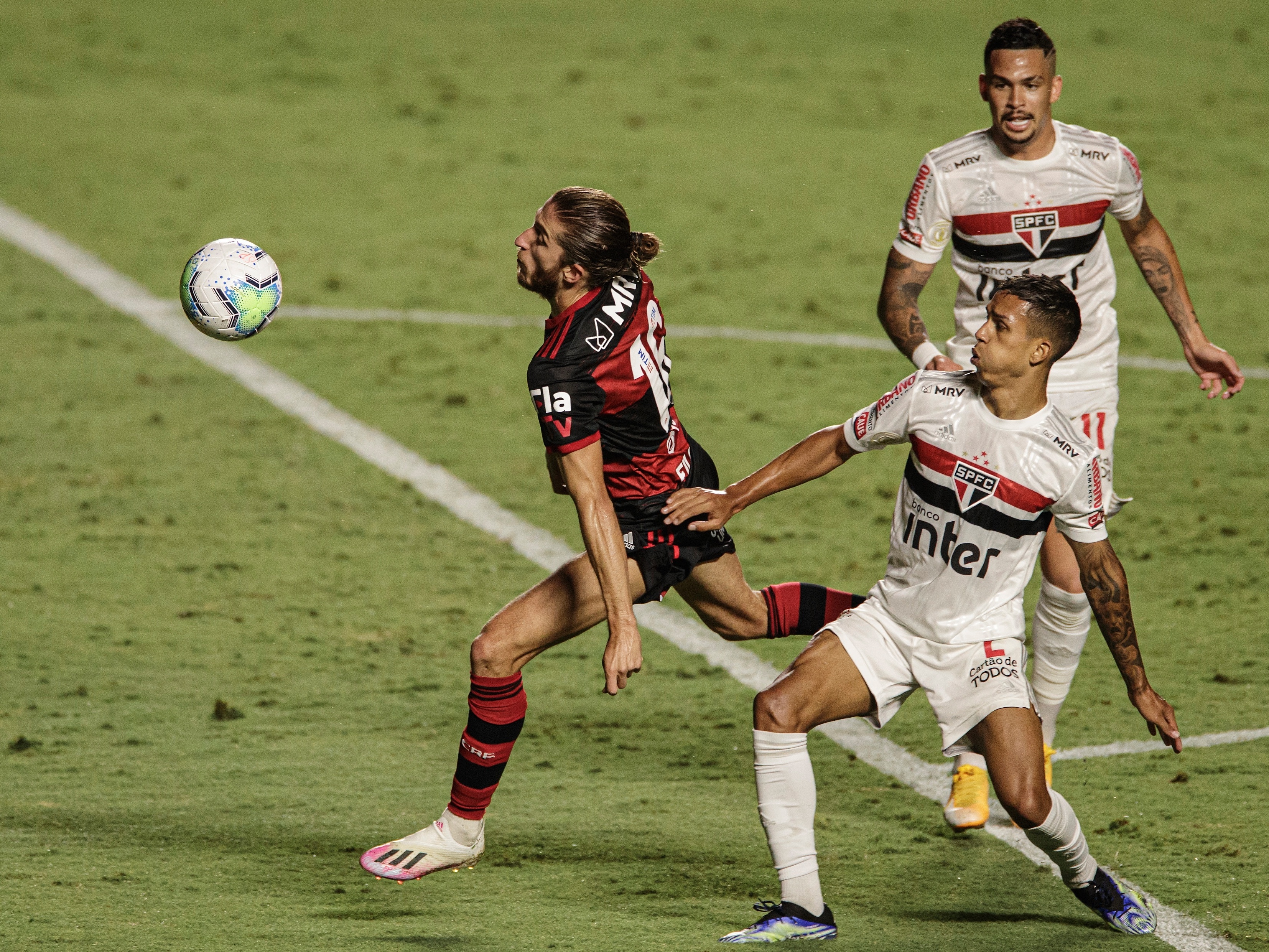 Mesmo derrotado por São Paulo, Flamengo é campeão Brasileiro