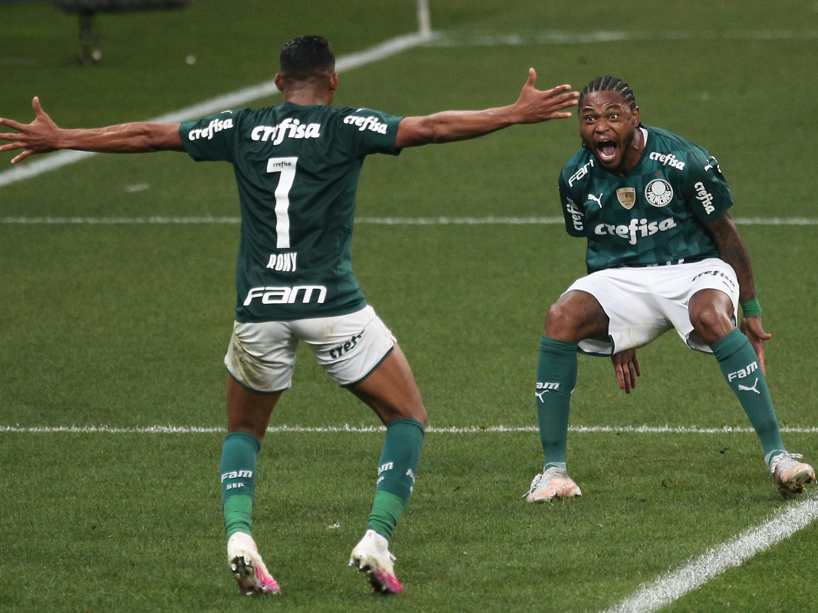 Ex-alvo do Corinthians, Luiz Adriano zoa Mundial do Palmeiras e