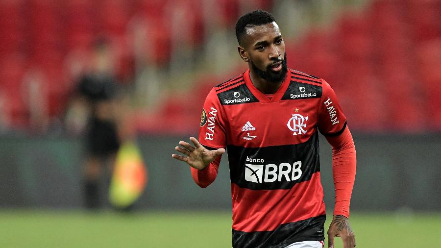 Gerson em ação pelo Flamengo contra o Fluminense na final do Carioca - Thiago Ribeiro/AGIF