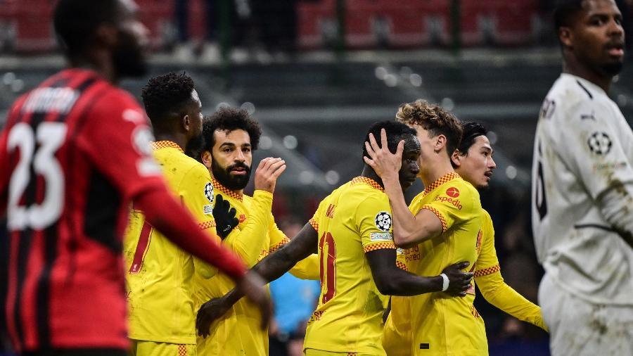 Salah comemora gol do Liverpool contra o Milan pela Liga dos Campeões - MIGUEL MEDINA / AFP