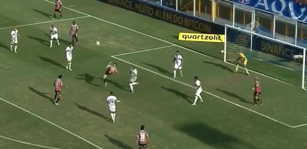 Gol de Calleri contra o Água Santa pelo São Paulo