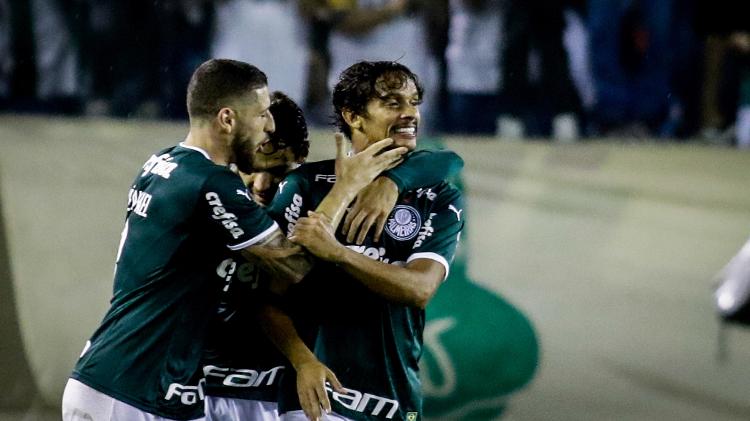 Gustavo Scarpa celebra el gol de la remontada del Palmeiras ante el Juazeirense en la Copa Brasil