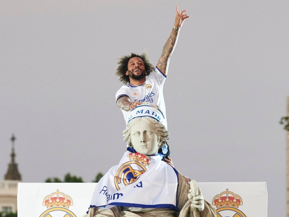 Marcelo é primeiro brasileiro a erguer taça da Champions como capitão, liga dos campeões