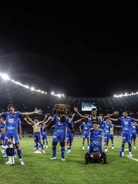 Time do Cruzeiro comemora mais uma vitória na Série B - Staff Images/Cruzeiro 