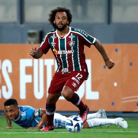 Marcelo em ação durante Sporting Cristal x Fluminense - Daniel Apuy/Getty Images