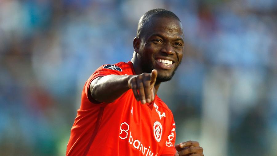 Enner Valencia celebra gol do Inter sobre o Bolívar em jogo da Libertadores