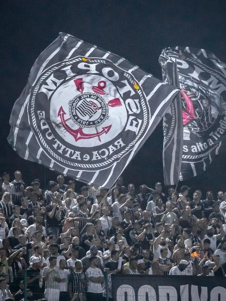 Torcida do Corinthians no jogo contra o Cianorte, pela Copa do Brasil