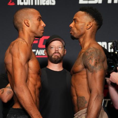 Edson Barboza e Lerone Murphy em pesagem para o UFC Vegas 92 - Chris Unger/Zuffa LLC via Getty Images