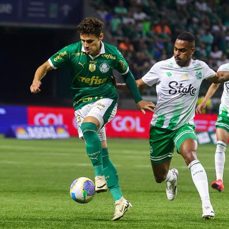 Raphael Veiga, do Palmeiras, em ação contra o Juventude, pelo Brasileirão Raphael Veiga, do Palmeiras, em ação contra o Juventude, pelo Brasileirão