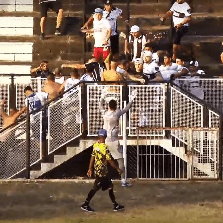 Briga no Estádio Major Levy Sobrinho, em Limeira-SP