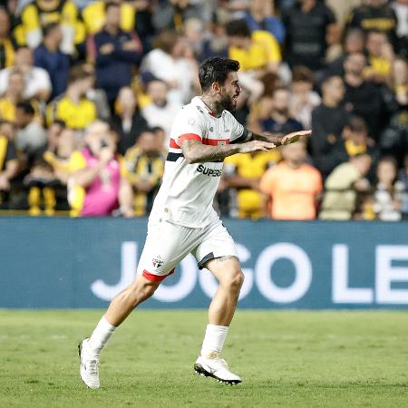 Liziero comemora gol marcado pelo São Paulo no empate contra o Criciúma pelo Brasileirão