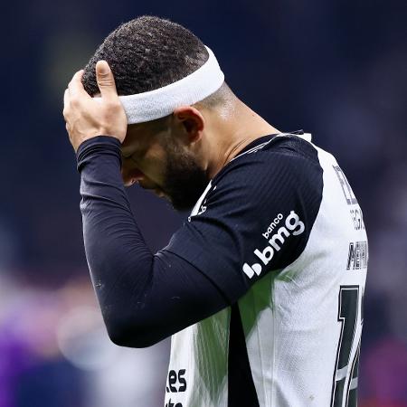 Vitória argentina dificultou vida do alvinegro, que vive drama no Grupo C do torneio Vitória argentina dificultou vida do alvinegro, que vive drama no Grupo C do torneio