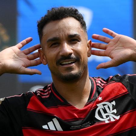 Danilo comemora gol marcado pelo Flamengo contra o Chelsea no Mundial Danilo comemora gol marcado pelo Flamengo contra o Chelsea no Mundial