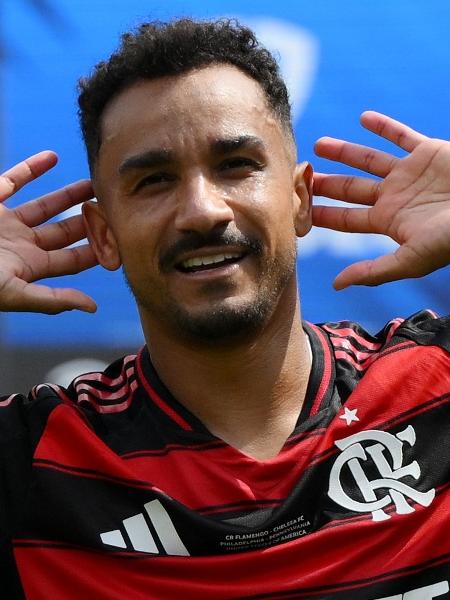 Danilo comemora gol marcado pelo Flamengo contra o Chelsea no Mundial Danilo comemora gol marcado pelo Flamengo contra o Chelsea no Mundial